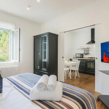 라 코론치나 로징 아파트호텔